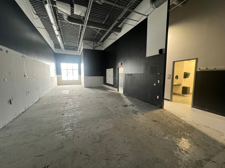 More Photos Of 1714 Bunker Lake Blvd, Andover Freestanding For Lease