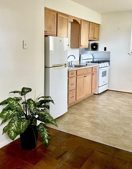 More Photos Of 7310 Columbia Ave, College Park Apartments For Sale
