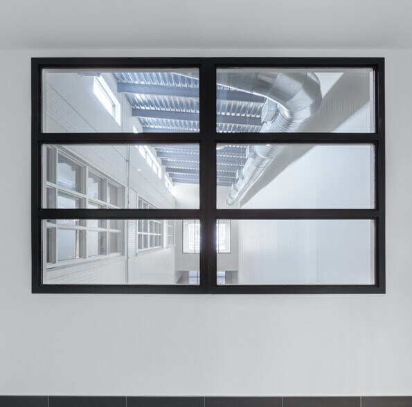 More Photos Of 875 Boul Charest O, Québec Office For Sale