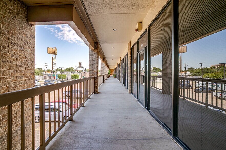 More Photos Of 5801 Curzon Ave, Fort Worth General Retail For Lease