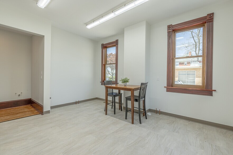 More Photos Of 1303 11th St, Monroe Storefront Retail Office For Lease