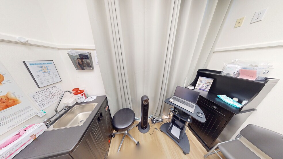 More Photos Of 3039 W Horizon Ridge Pky, Henderson Office For Lease