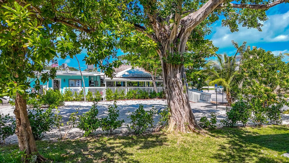 More Photos Of 80939 Overseas Hwy, Islamorada Restaurant For Sale