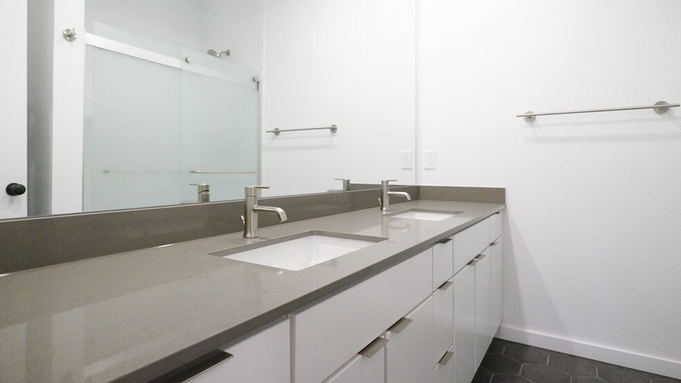 More Photos Of 5924 S Congress Ave, Austin Apartments For Sale