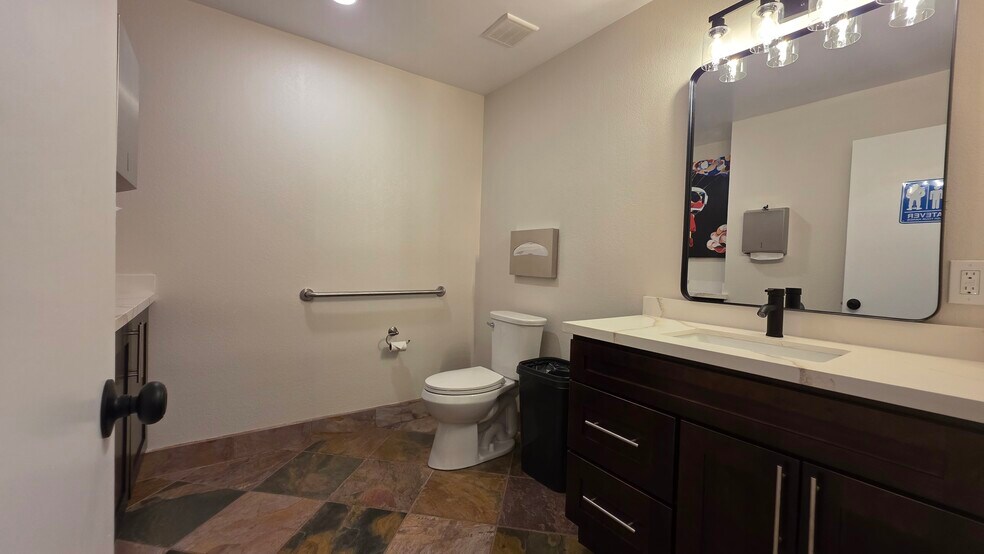 More Photos Of 3909 Vegas Dr, Las Vegas Office For Sale