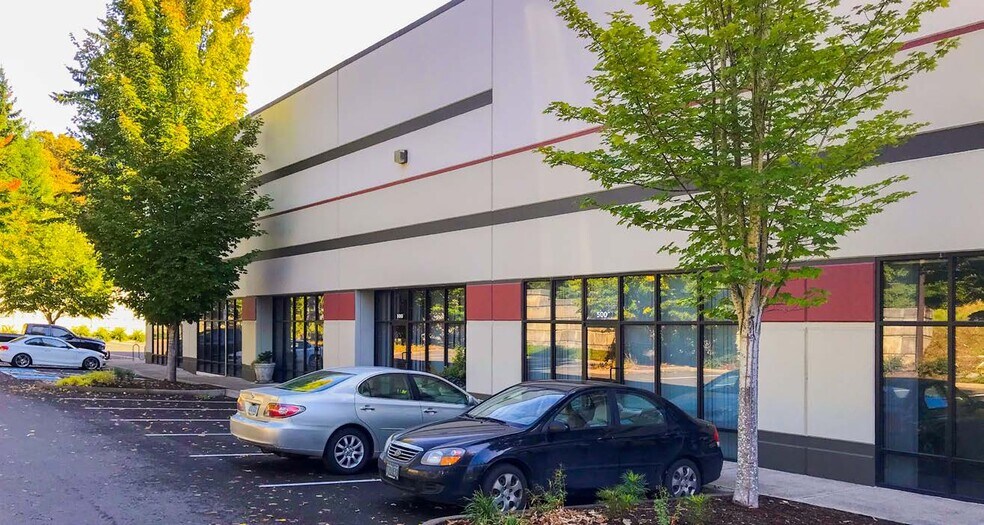 More Photos Of 25999 SW Canyon Creek Rd, Wilsonville Warehouse For Lease