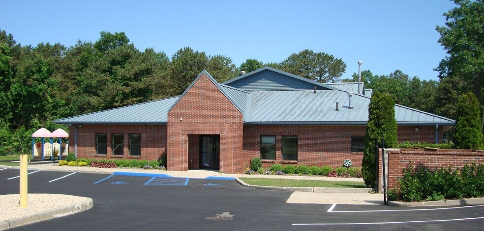 More Photos Of 7 Crossway Blvd, Patchogue Office For Sale