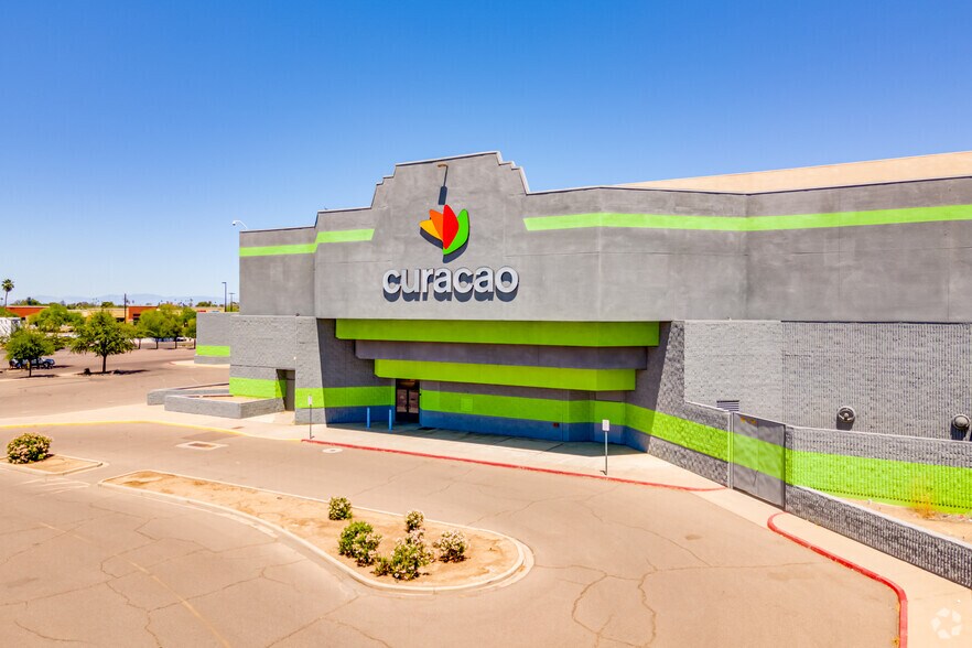 More Photos Of 7611 W Thomas Rd, Phoenix Department Store For Lease