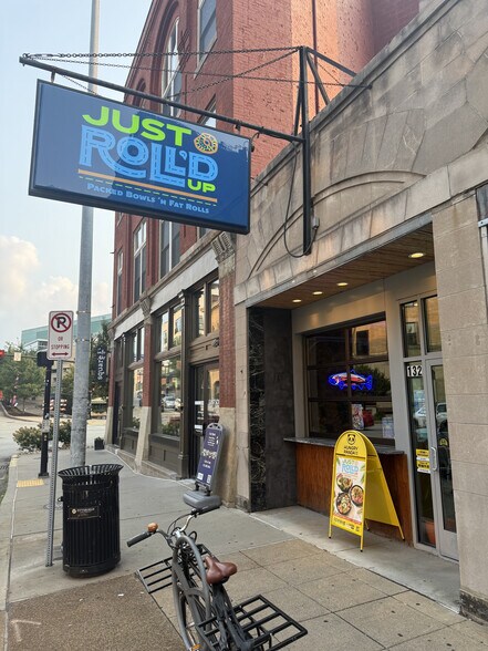 Primary Photo Of 132 S Highland Ave, Pittsburgh Storefront For Lease