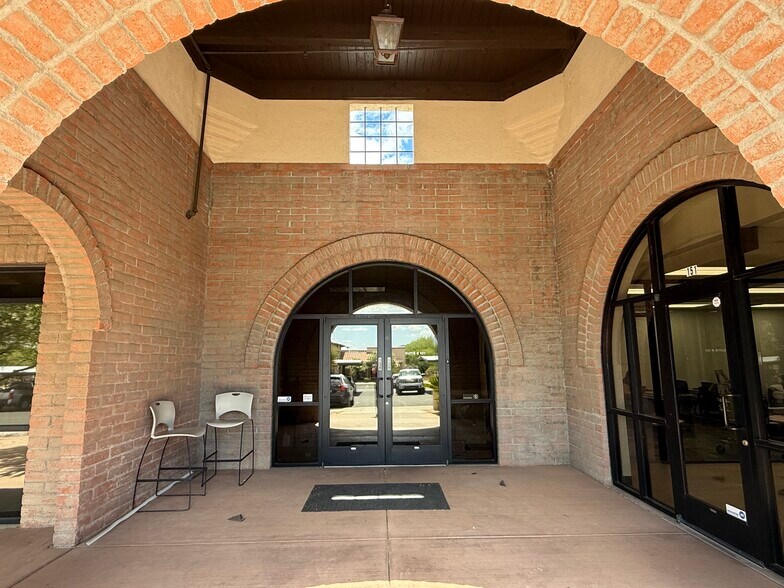 More Photos Of 3017 W Ina Rd, Tucson Office For Lease