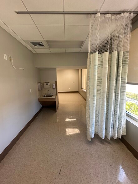 More Photos Of 3481 N University Dr, Coral Springs General Retail For Sale