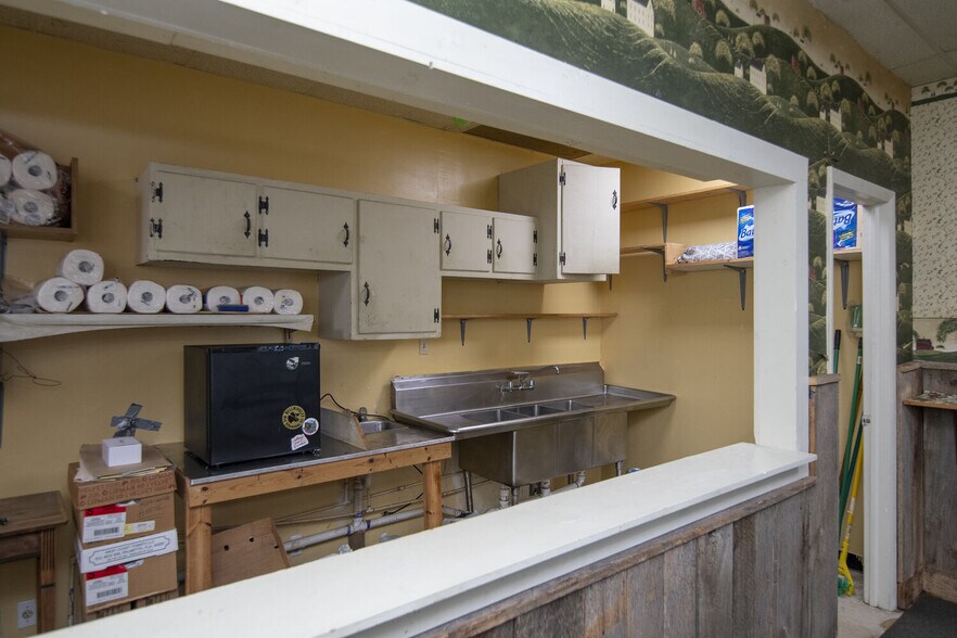 More Photos Of 1931 Alta Dr, Alderson General Retail For Sale