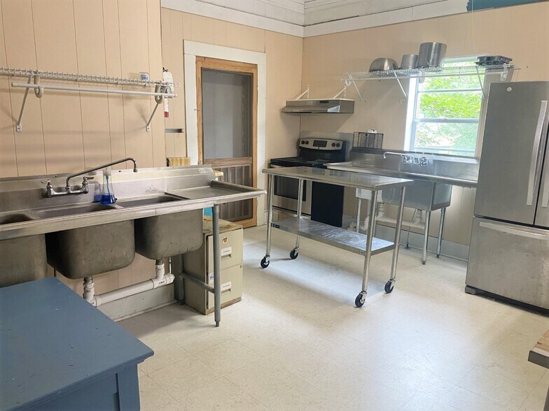 More Photos Of 124 W Telephone St, Sylvania Storefront Retail Office For Sale