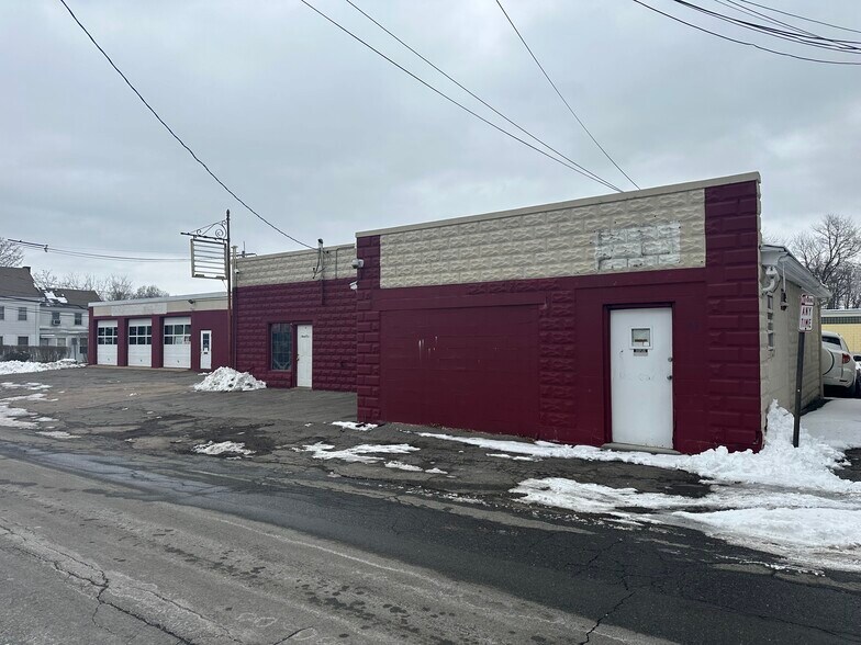 More Photos Of 47 Summer St, Natick Auto Repair For Lease