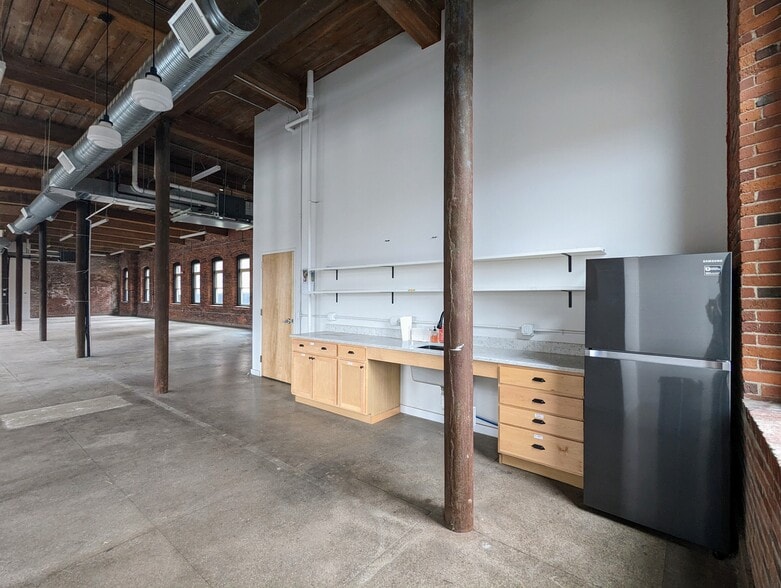 More Photos Of 102 Main St, Saco Light Manufacturing For Sale