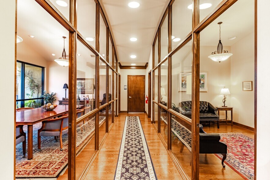 More Photos Of 825 E Main St, Lakeland Office For Sale