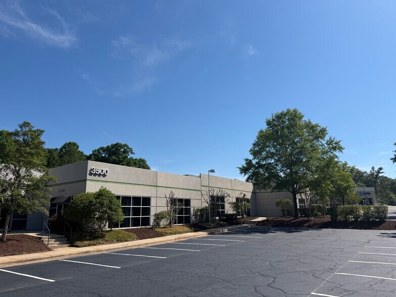 More Photos Of 3500 Gateway Centre Blvd, Morrisville Light Distribution For Lease