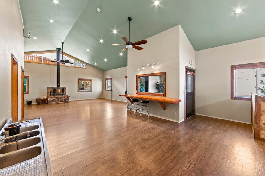 More Photos Of 606 W Byers Ave, Hot Sulphur Springs Flex For Sale