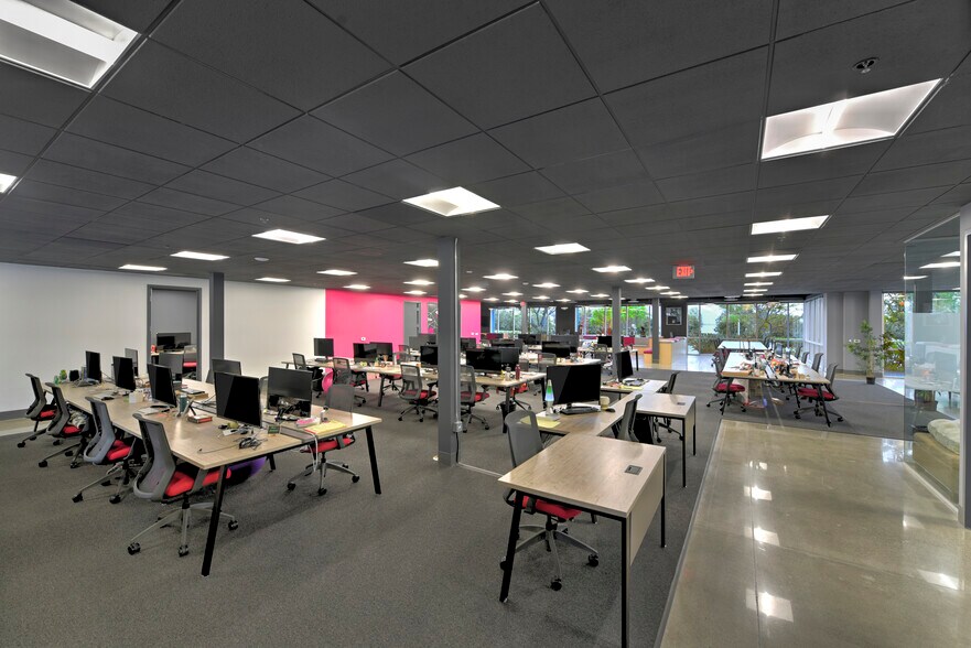 More Photos Of 25361 Commercentre Dr, Lake Forest Loft Creative Space For Lease