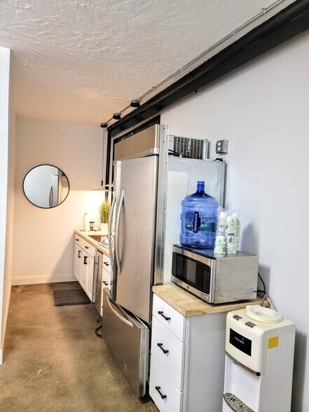 More Photos Of 1583 S 1st St, Abilene Light Distribution For Sale
