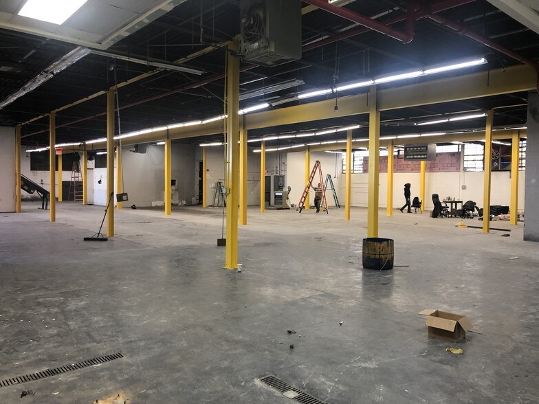 More Photos Of 144 E Kingsbridge Rd, Mount Vernon Warehouse For Lease