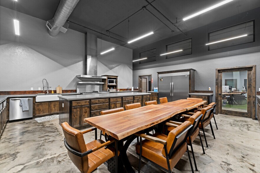 More Photos Of 514 Robertson Blvd, Chowchilla Storefront For Sale