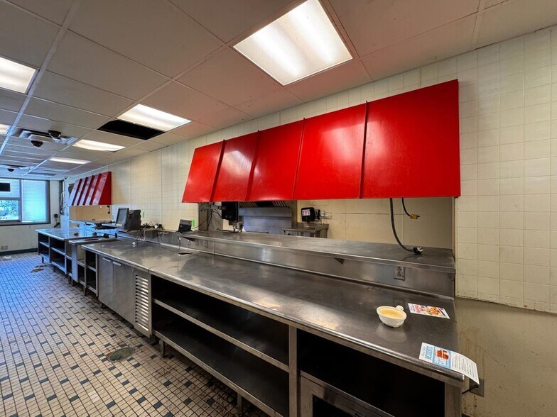 More Photos Of 2949 Dixie Hwy, Hamilton Restaurant For Sale