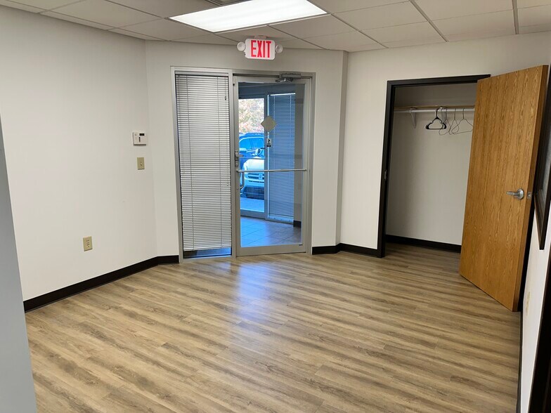 More Photos Of 28-34 Klema Dr W, Reynoldsburg Warehouse For Lease