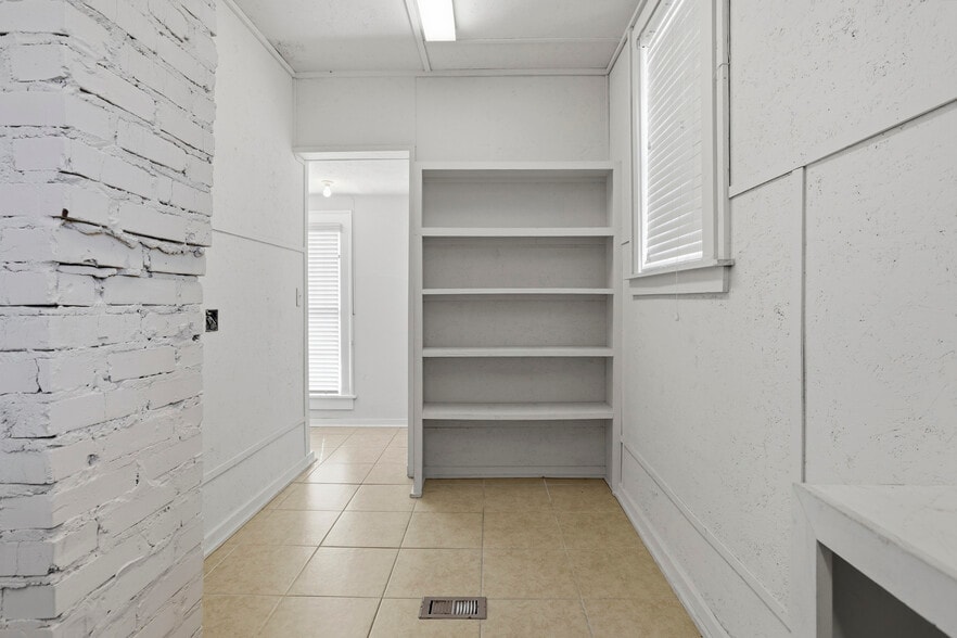 More Photos Of 629 Jefferson St, Jackson Office For Sale