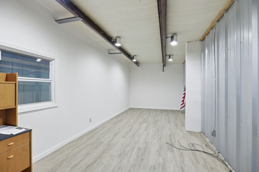 More Photos Of 654 W 138th St, Glenpool Industrial For Lease