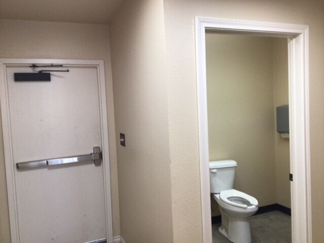 More Photos Of 108 W McCart St, Krum Storefront Retail Office For Lease