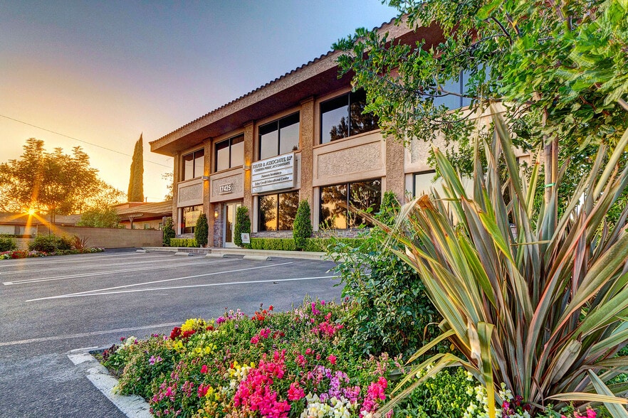 More Photos Of 17425 Chatsworth St, Granada Hills Office For Lease