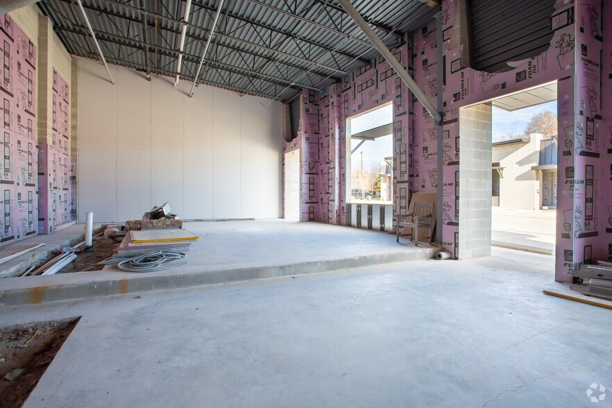 More Photos Of 2307 Thornton Rd, Austin Flex For Lease
