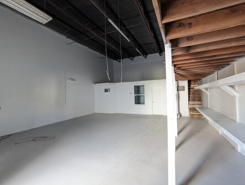 More Photos Of 3081 SE Dominica Ter, Stuart Manufacturing For Lease