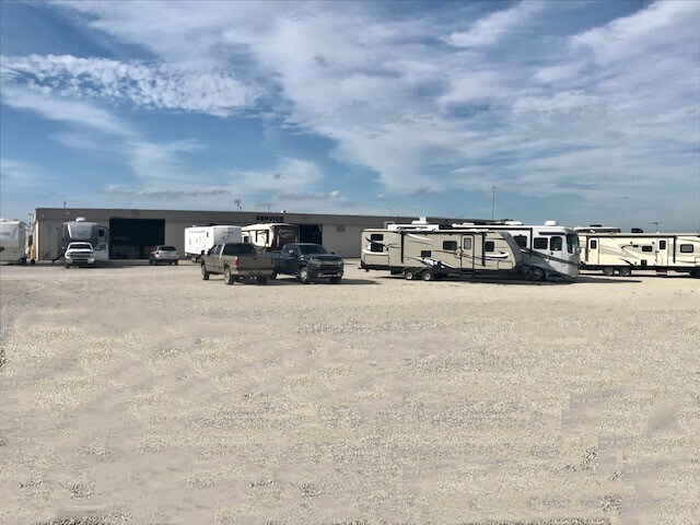 More Photos Of 2515 E Logan St, Ottawa Warehouse For Lease