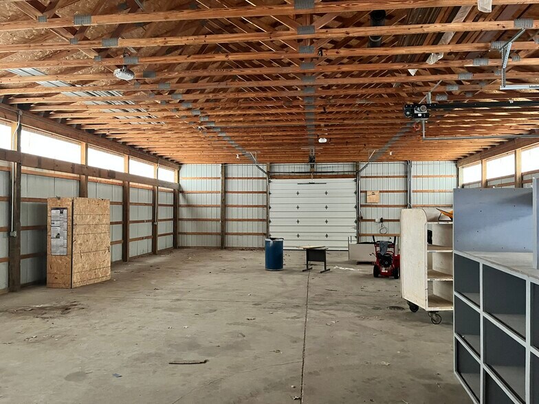 More Photos Of 401 Kent Ct, Midland Flex For Sale