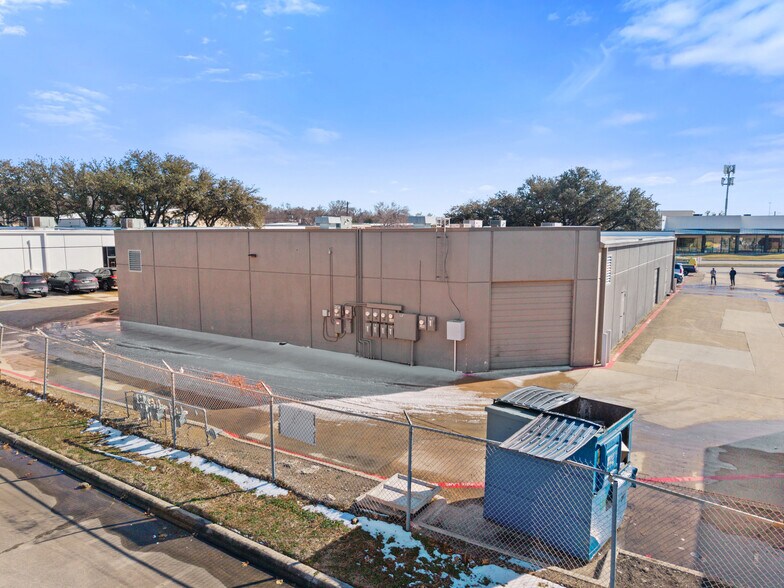More Photos Of 1919 Old Denton Rd, Carrollton Light Manufacturing For Lease