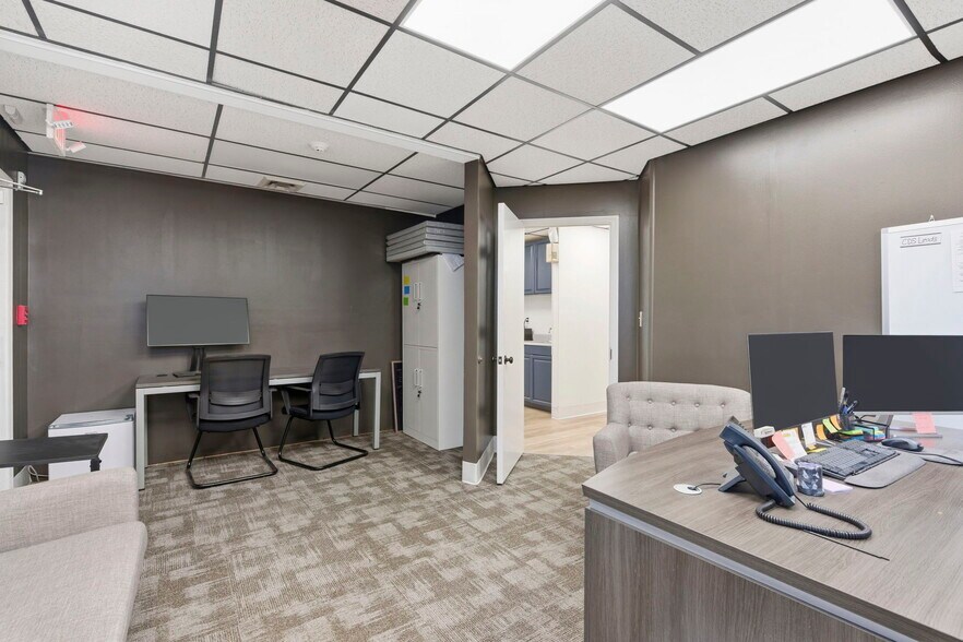 More Photos Of 1331 N Stewart Ave, Springfield Medical For Sale