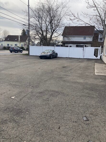 More Photos Of 2288 William St, Cheektowaga Service For Sale