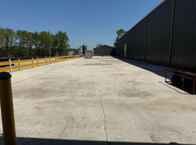 More Photos Of 8030 East Strickland St, Douglasville Truck Terminal For Sale
