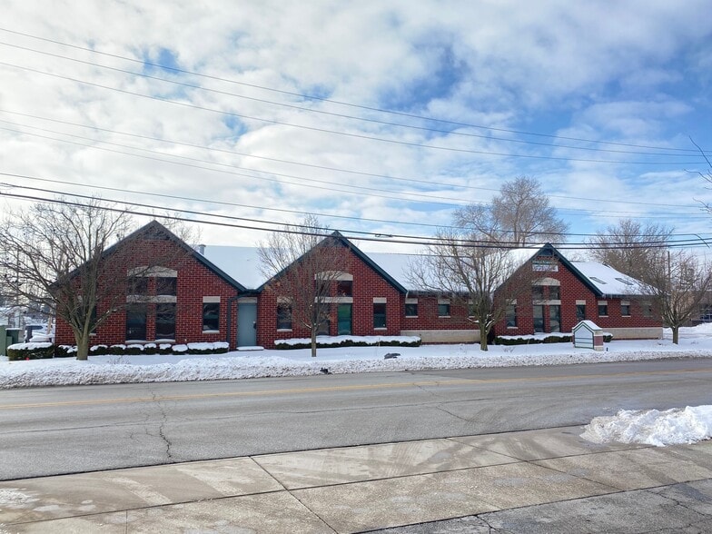 Primary Photo Of 808 Lincolnway, Valparaiso Healthcare For Lease