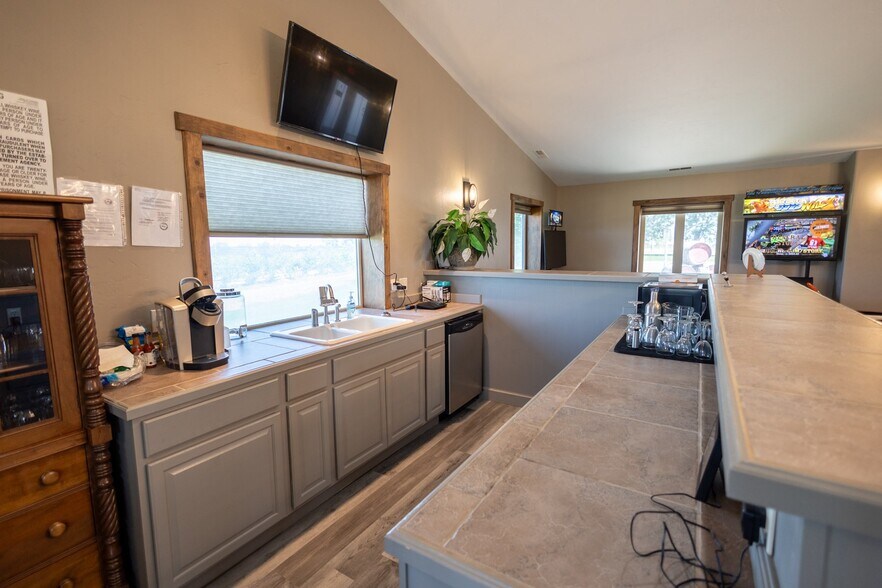 More Photos Of 53582 Falcon Rd, Olathe Winery Vineyard For Sale