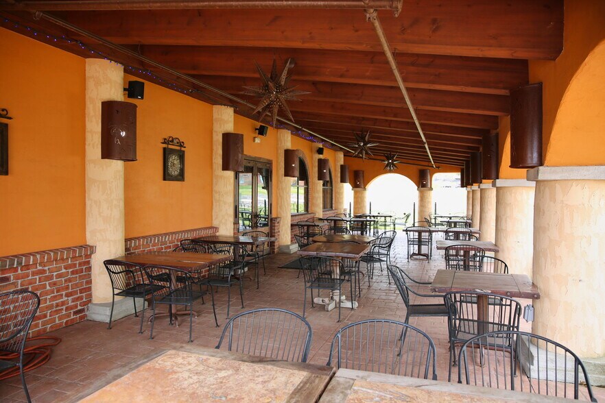 More Photos Of 4207 Oakwood Hills Pkwy, Eau Claire Restaurant For Sale