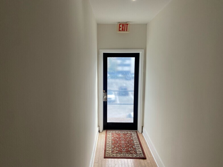 More Photos Of 306 S Park Ave, Winter Park General Retail For Lease