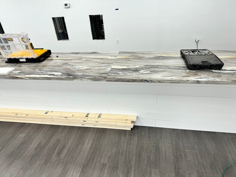 More Photos Of 221 E Saginaw St, Breckenridge Storefront Retail Office For Lease