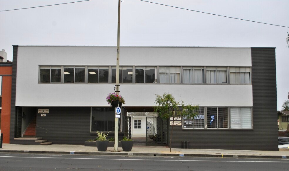 More Photos Of 738-746 E Main St, Ventura Office For Lease