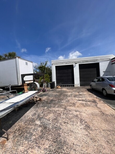 More Photos Of 500 Ballough Rd, Daytona Beach Freestanding For Sale