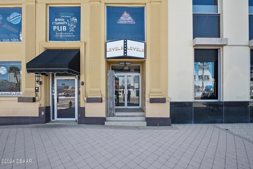 More Photos Of 546 Seabreeze Blvd, Daytona Beach Bar For Lease