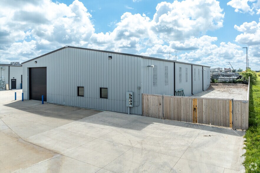 More Photos Of 3800 SE Beisser Dr, Grimes Flex For Lease