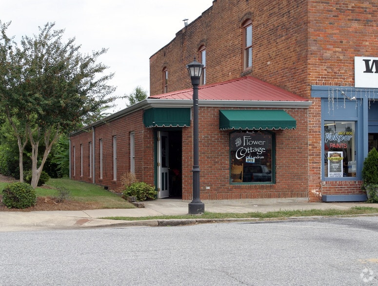 Primary Photo Of 142 N Trade Ave, Landrum Storefront For Lease